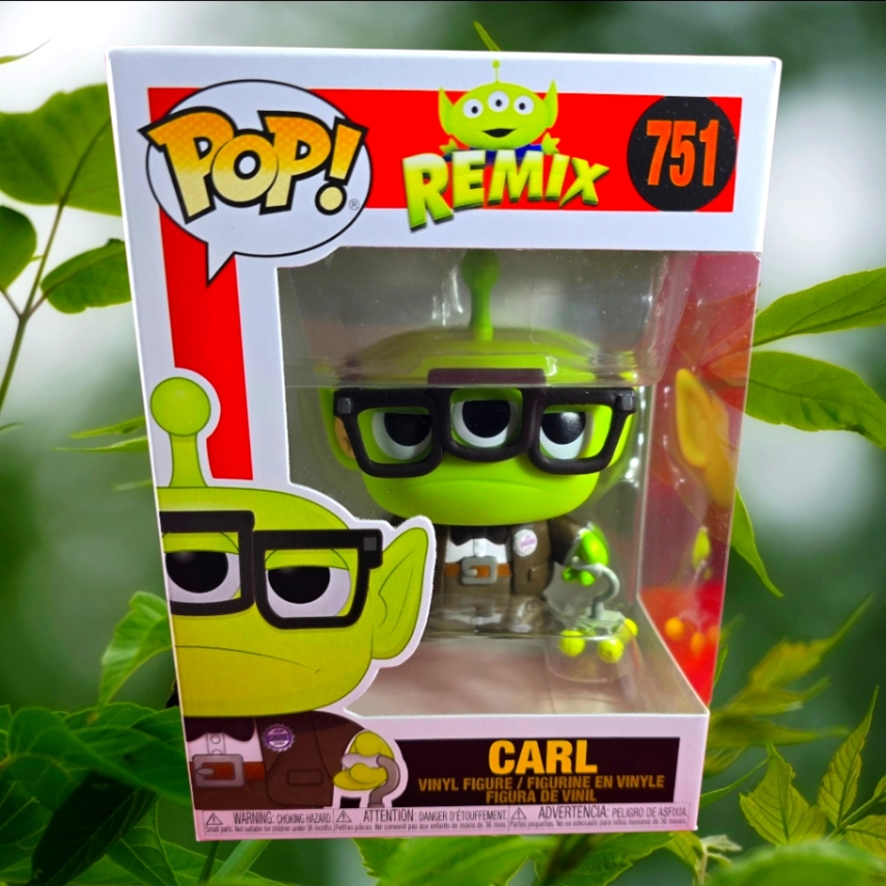 Carl funko # 751 (nib) With Pop Protector